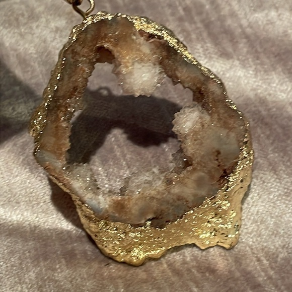 Geode Crystal Chamber Gold Plated Pendant Necklace 24” chain - Picture 1 of 12